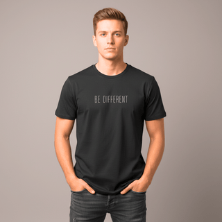 T-shirt “Be Different.” — Vision Blanche — Noir